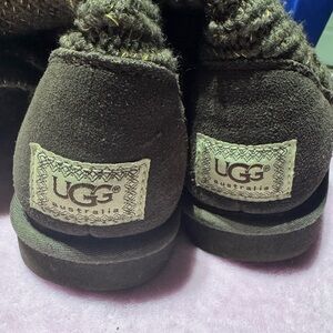 UGG | Knitted boots | women’s size 9 | Small flaw pictured